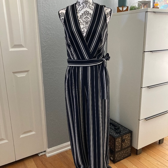 H&M Striped Sleeveless V-neck Jumpsuit: Sz: 6 - Picture 1 of 8